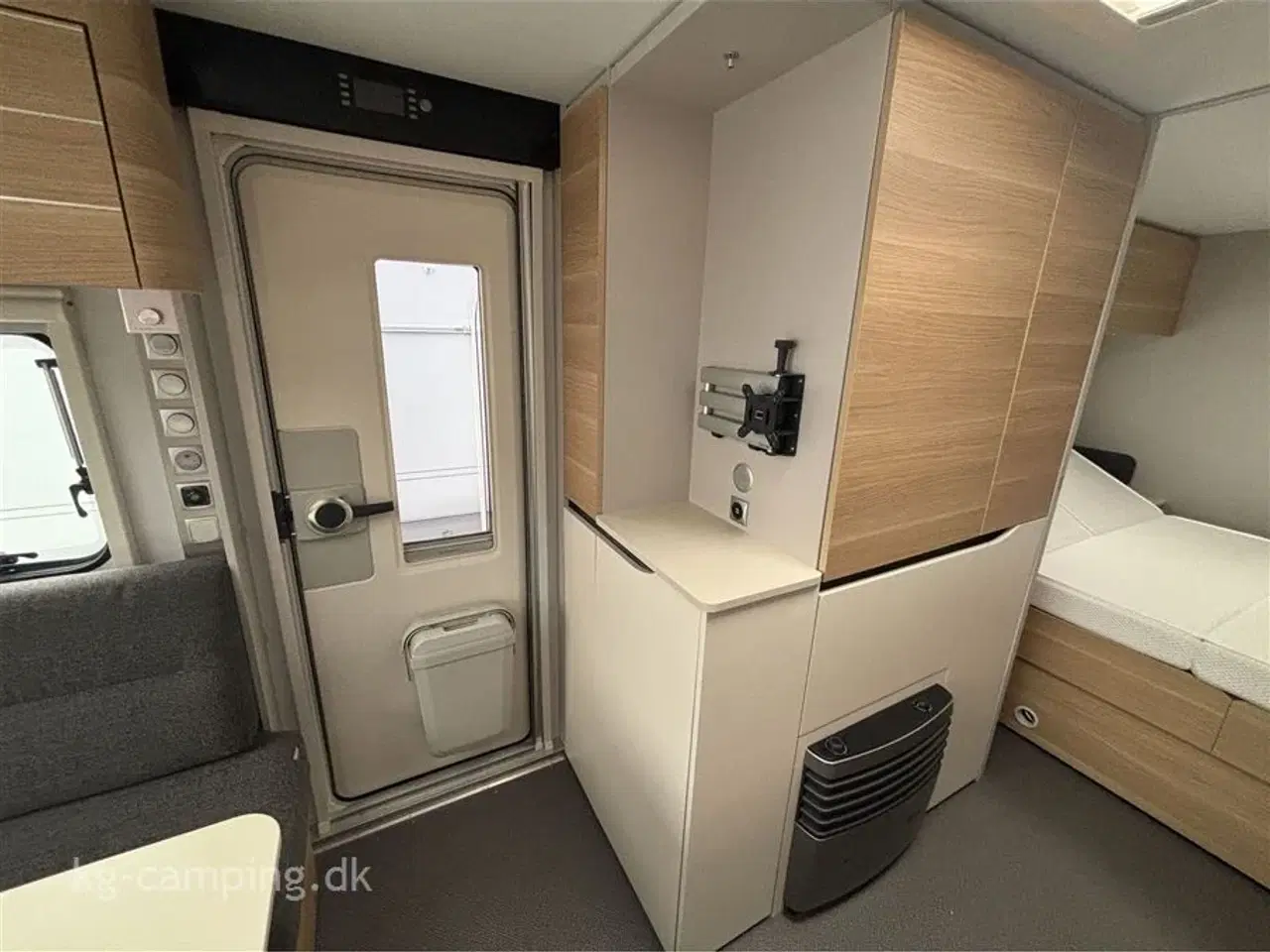 Billede 8 - 2022 - Adria Adora 613 UT Lækker vogn med fritstående dobbeltseng - Mover - Fortelt