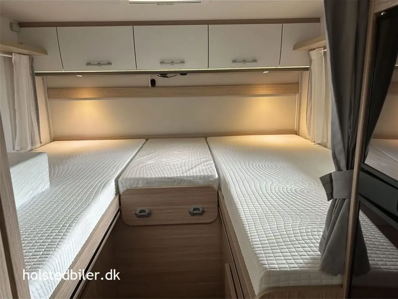 Billede 14 - 2019 - SunLight T 67 Activ   Km 42000 - 5 selepladser - hævesænkeseng.
