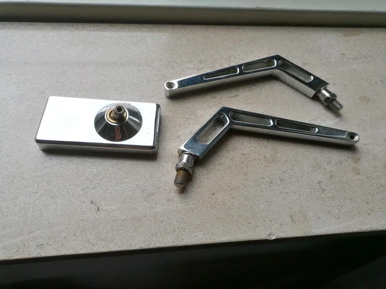 Billede 1 - Lille spejl og 2 holder- Yamaha XSV 650 ( Se% ) 