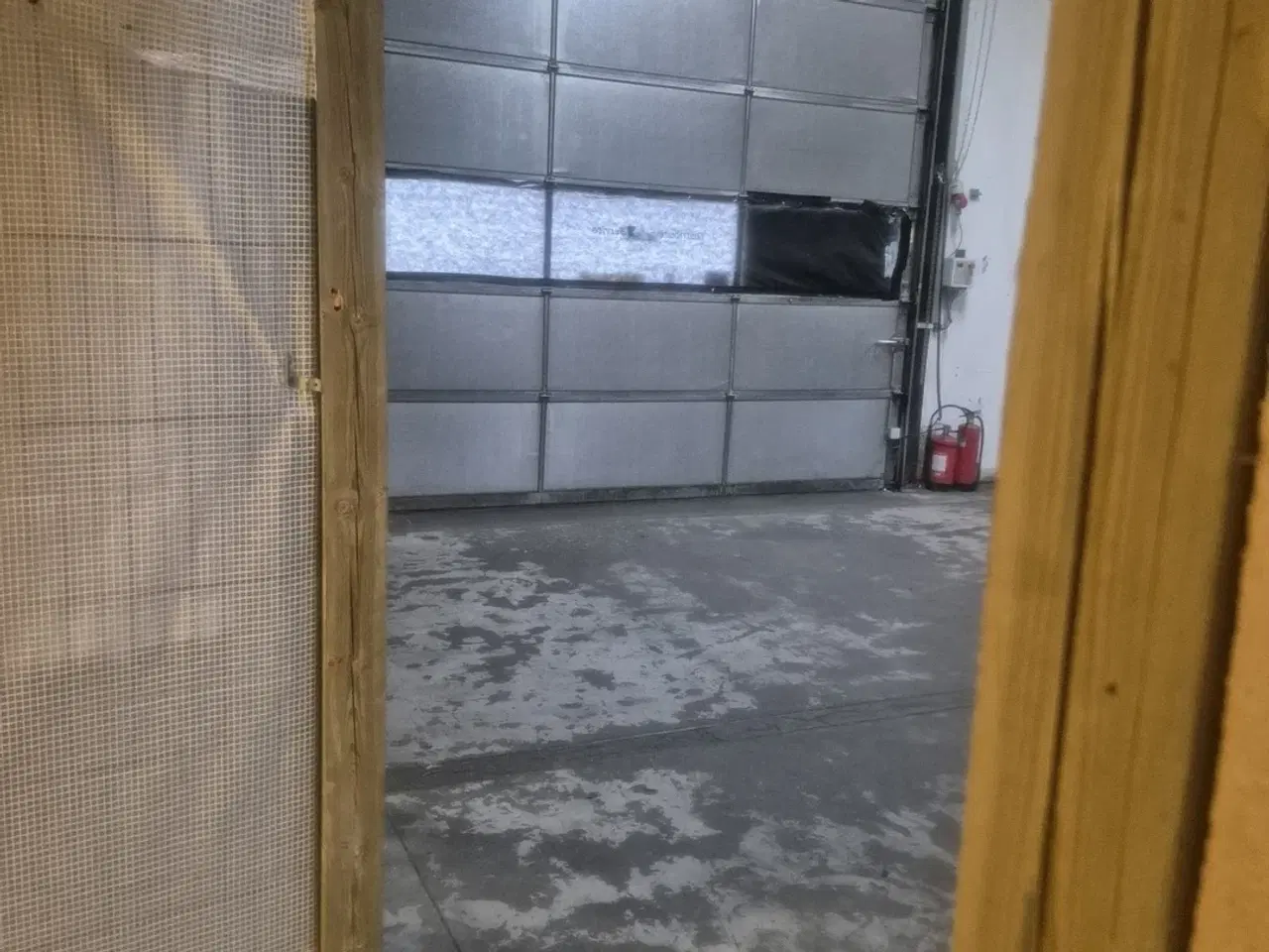 Billede 7 - Lager med stor port. let adgang m. palleløfter/truck/bil - plan med jord. - 198m2