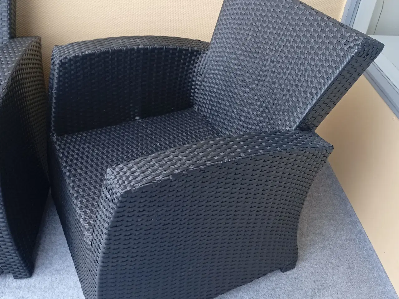Billede 3 - 3-personers loungesofa med 2 stole og bord