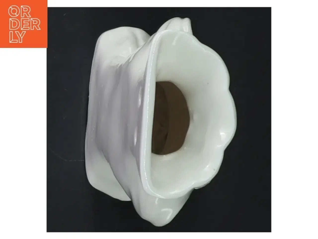 Billede 4 - Hvid porcelænsvase til ophæng med blomsterdekor (str. 14 x. 8 cm)