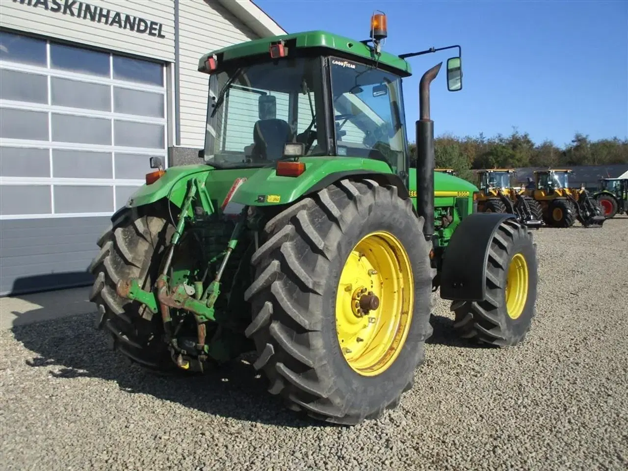 Billede 14 - John Deere 8300 Pæn regulær traktor med rigtig gode dæk på.