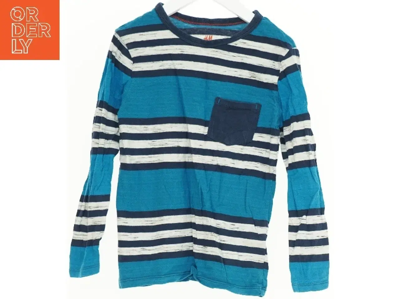 Billede 1 - Langærmet stribet bluse med lomme fra H&M (str. 128)