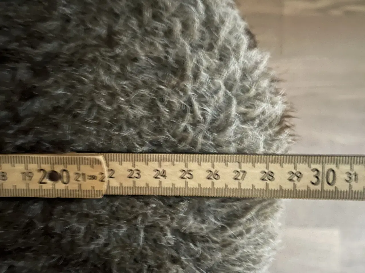 Billede 5 - Træ-skammel / taburet med “pels-betræk”