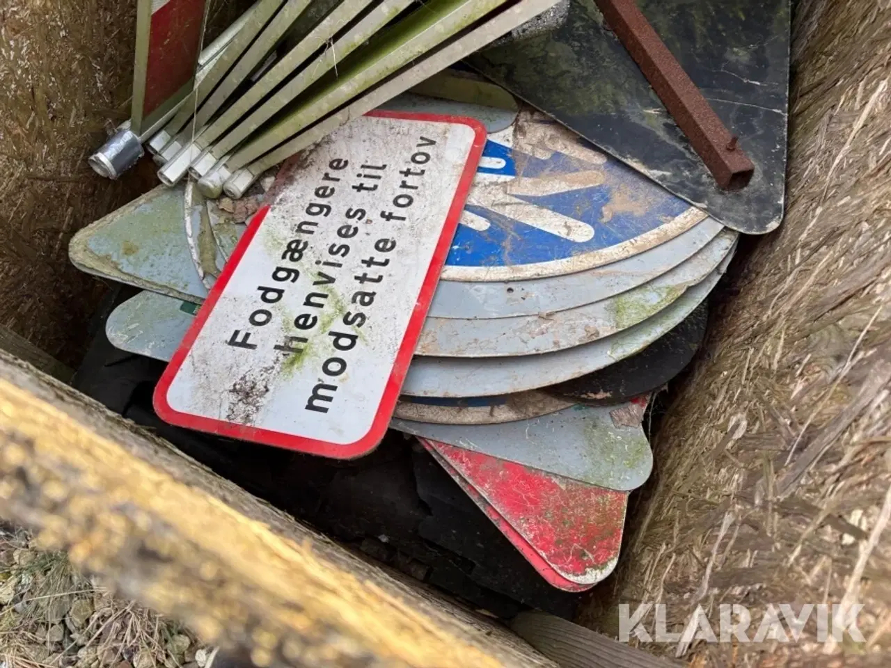 Billede 1 - Diverse skilte og afskærmning