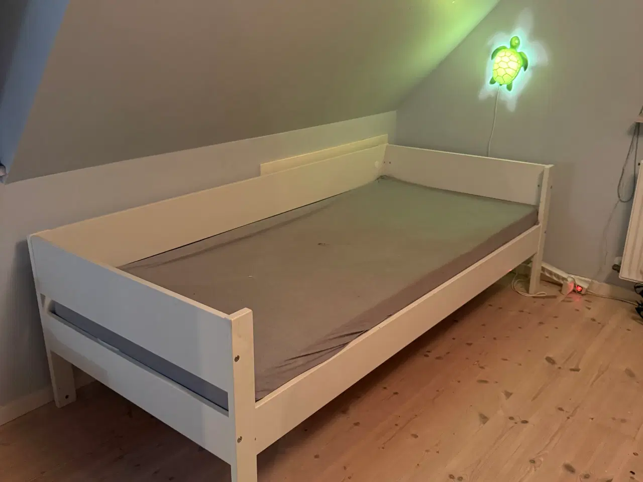 Billede 1 - Solid og god børneseng 90x200 