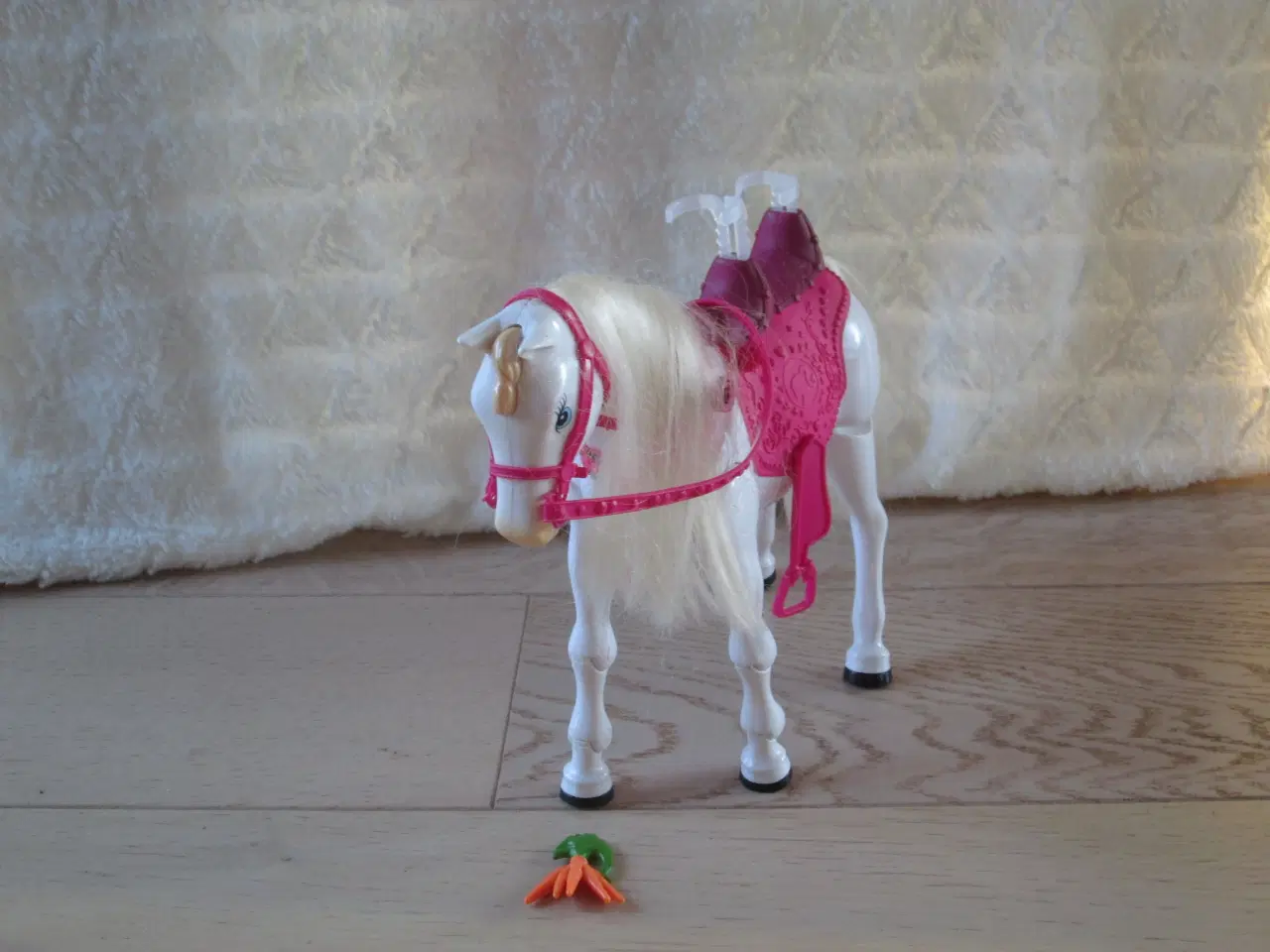 Billede 2 - Barbie Hest, der kan gå