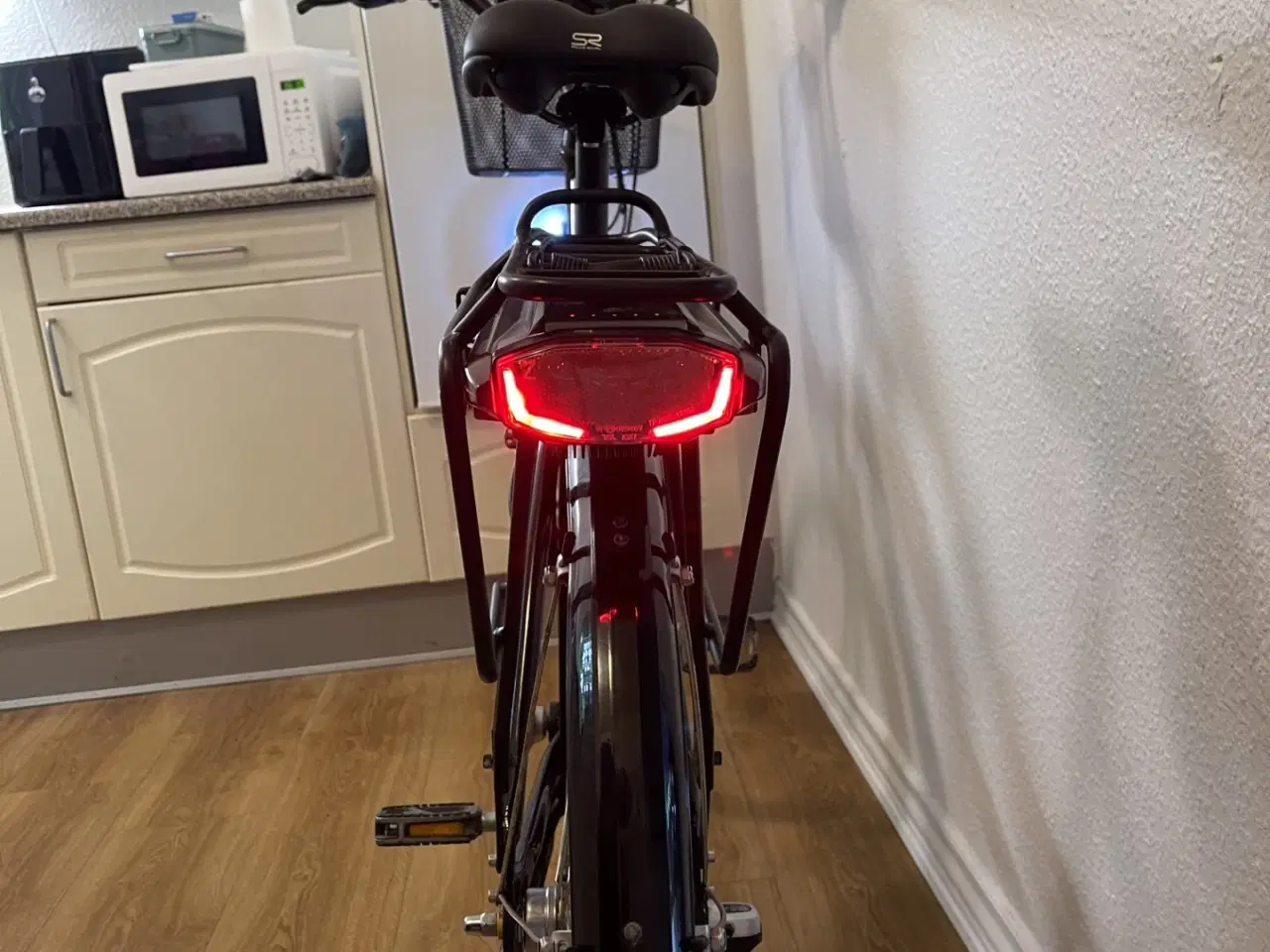 Billede 4 -  flot mustang dame elcykel 28"  3 gear.