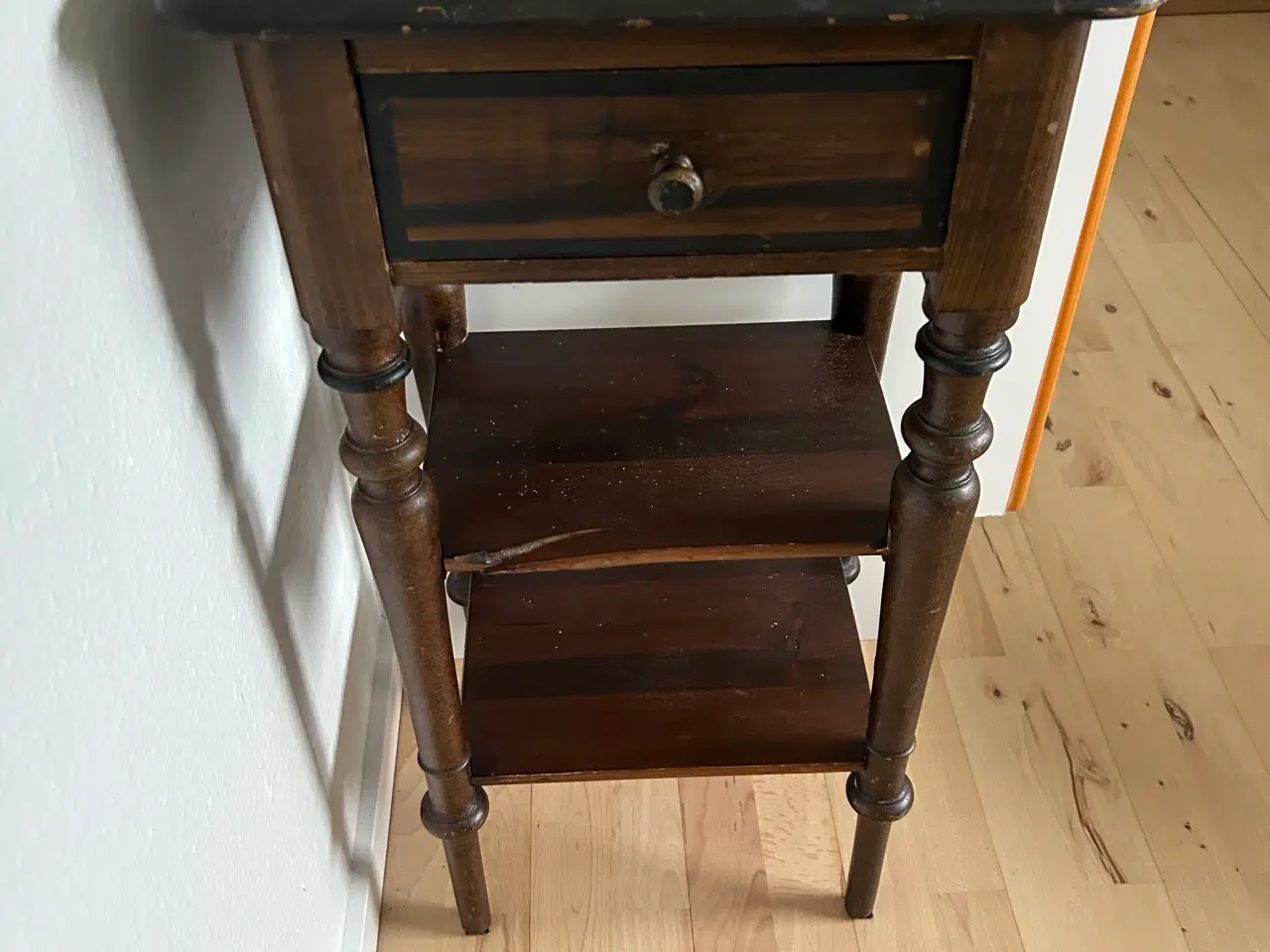 Billede 3 - Lille lampebord