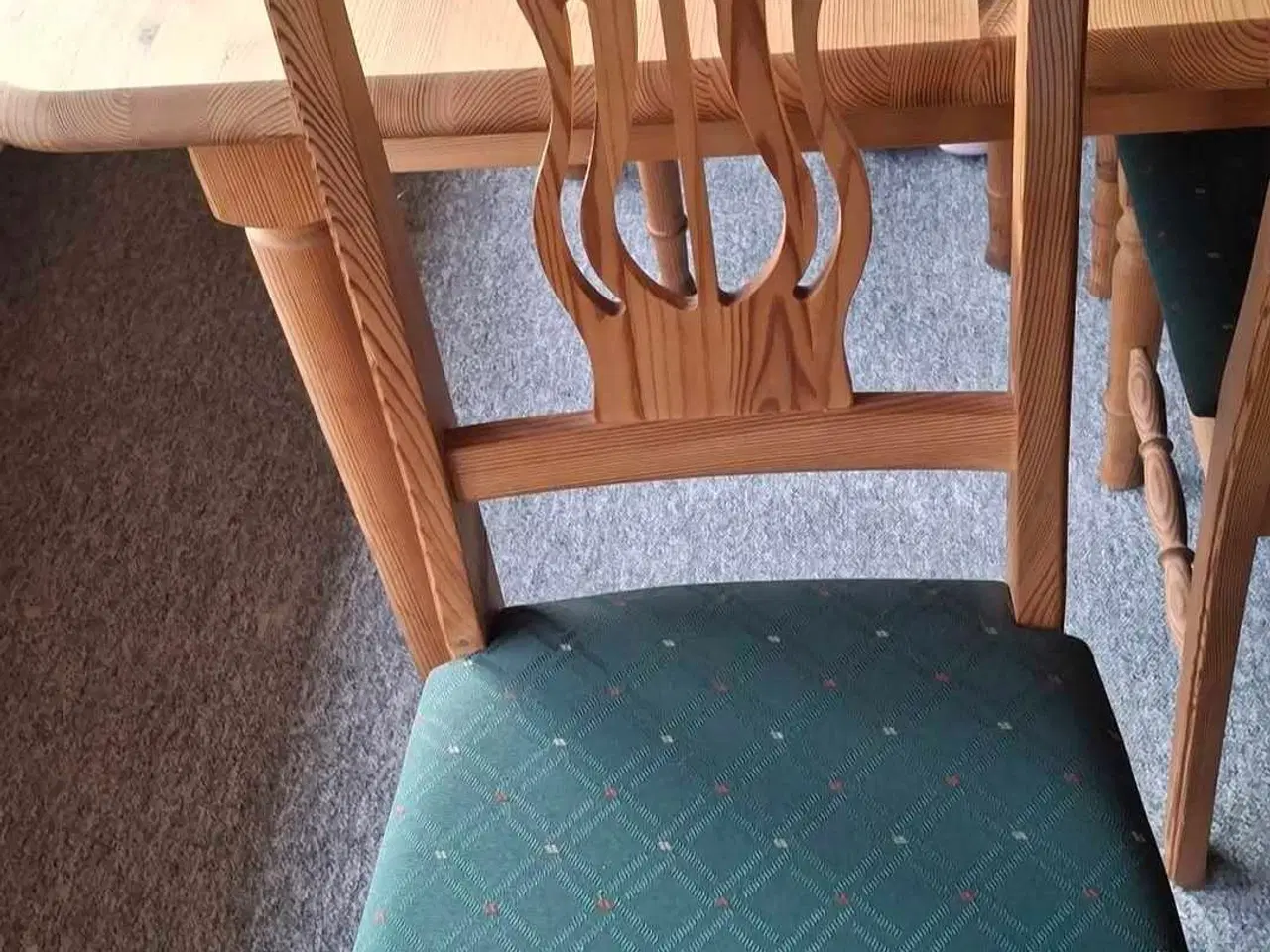 Billede 2 - Spisebord med stole