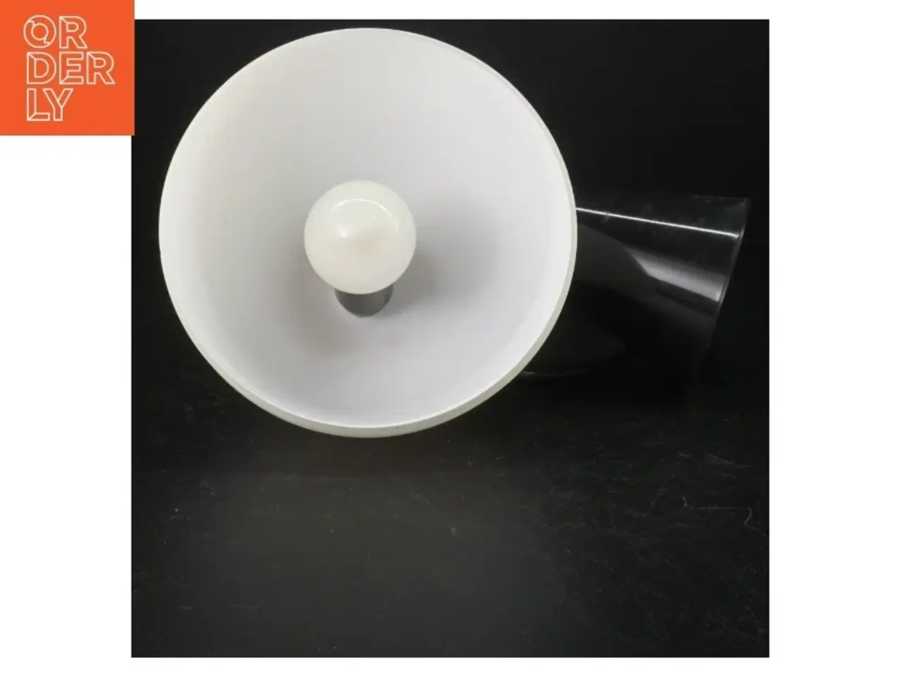 Billede 2 - Hvid lampe (str. Ø. 16 cm)