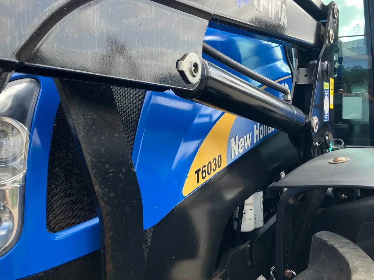 Billede 7 - New Holland T 6030 DK ELITE MED LÆSSER elektrisk joystik