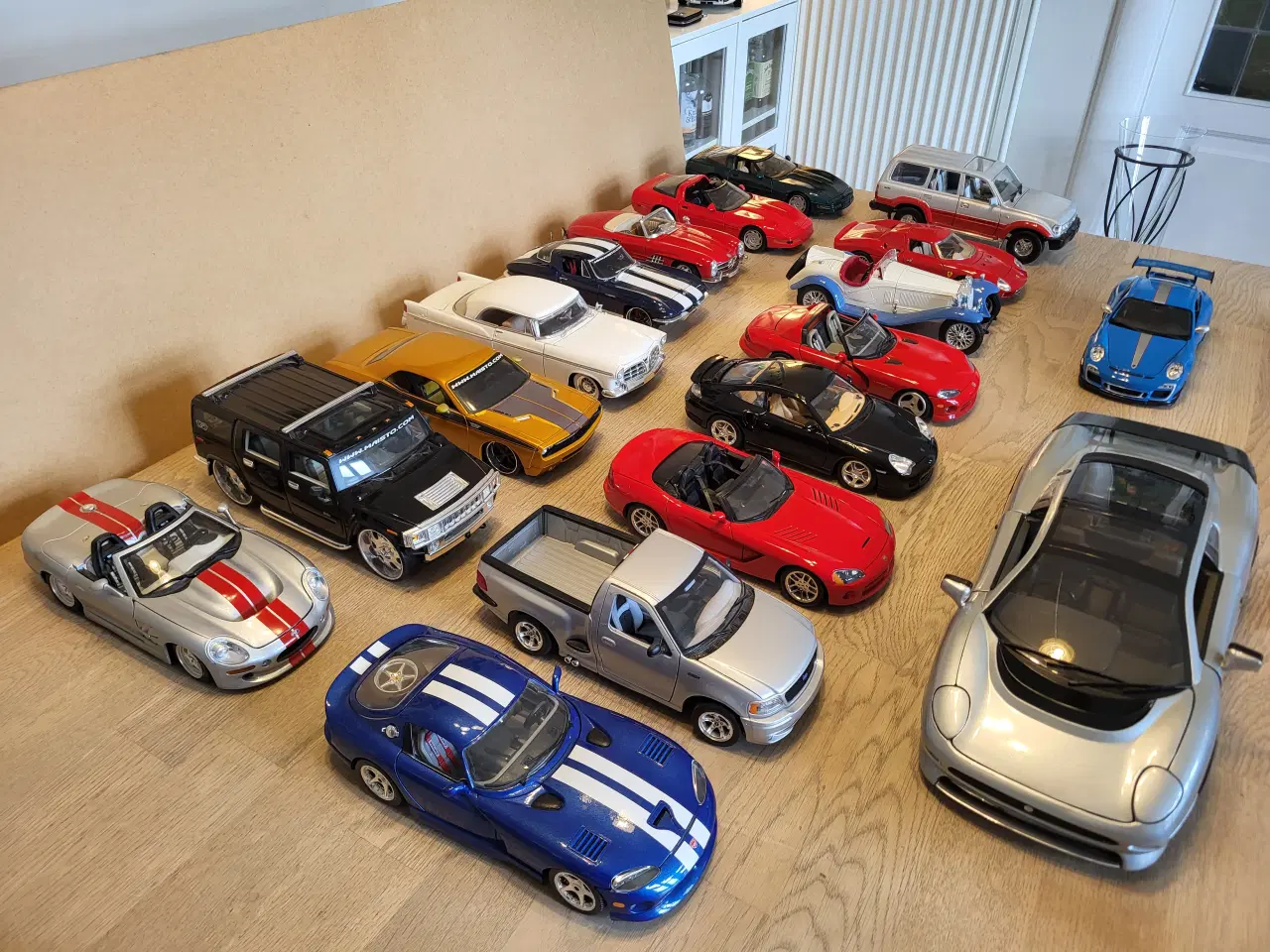 Billede 4 - Modelbiler 1:18 - 18 stk. 2200 kr.