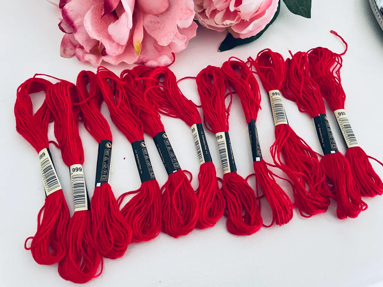 Billede 1 - 10 stk. røde broderigarn bomuld 