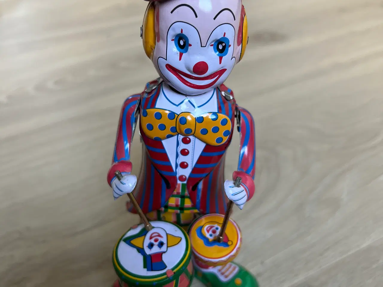 Billede 2 - Klovn med trommer i blik