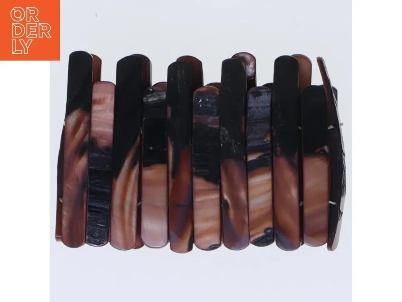 Billede 3 - Håndlavet armbånd i brun og sort perlemor (str. 16 cm)