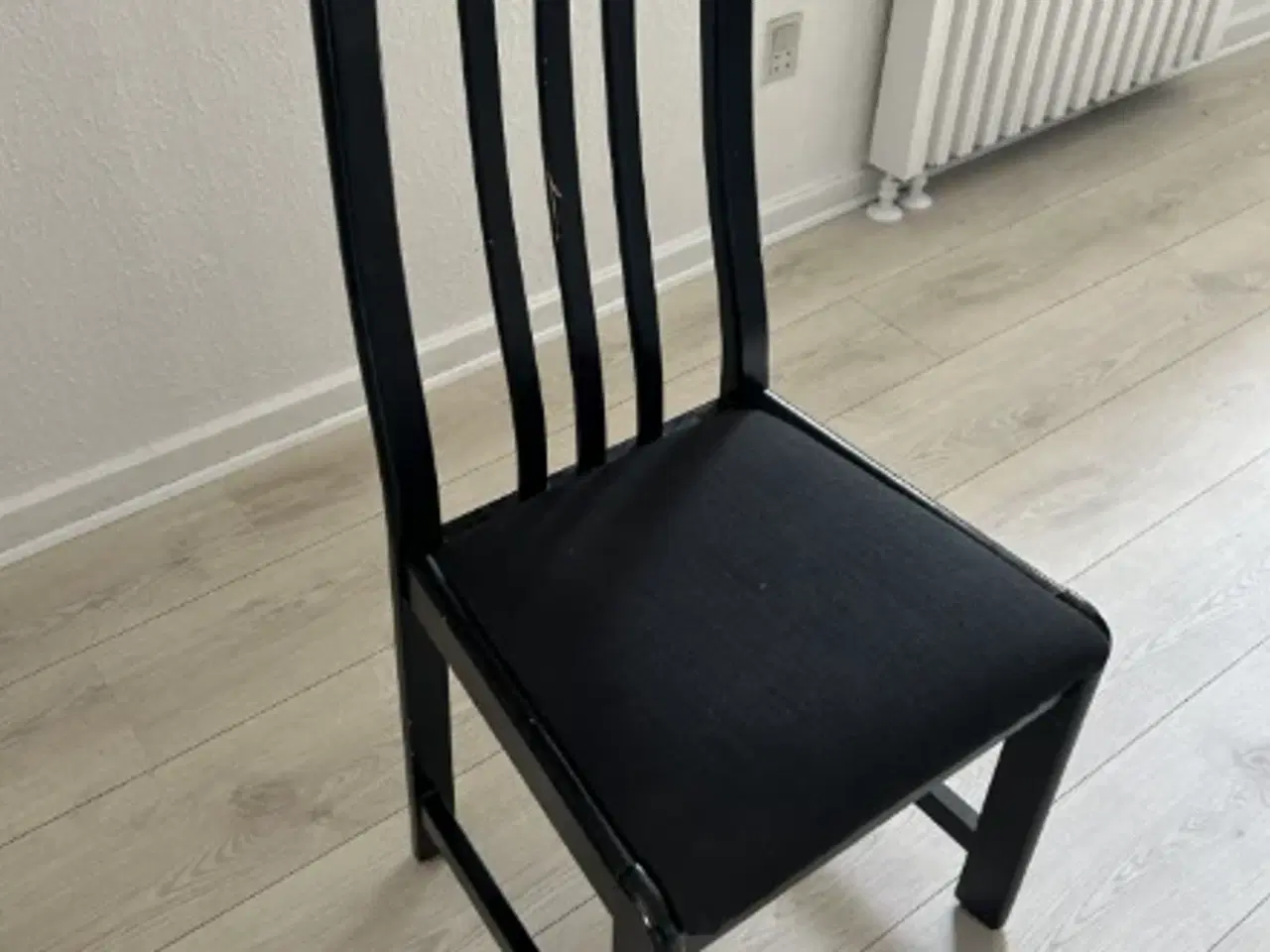 Billede 3 - Sort spisebord i ask med 2 plader og 8 stole 