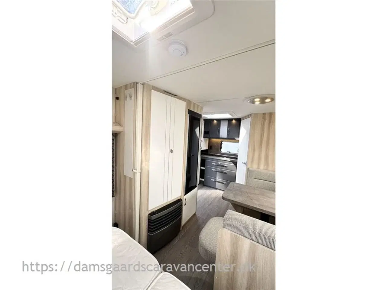 Billede 13 - 2024 - Hobby De Luxe 460 SFf   Queensbed-Gulvtemp.-Mover-Telt