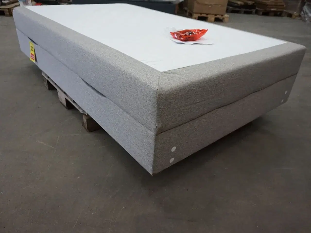 Billede 4 - Nordisk fjer B90 seng med opbevaring 120x200 cm Lysegrå