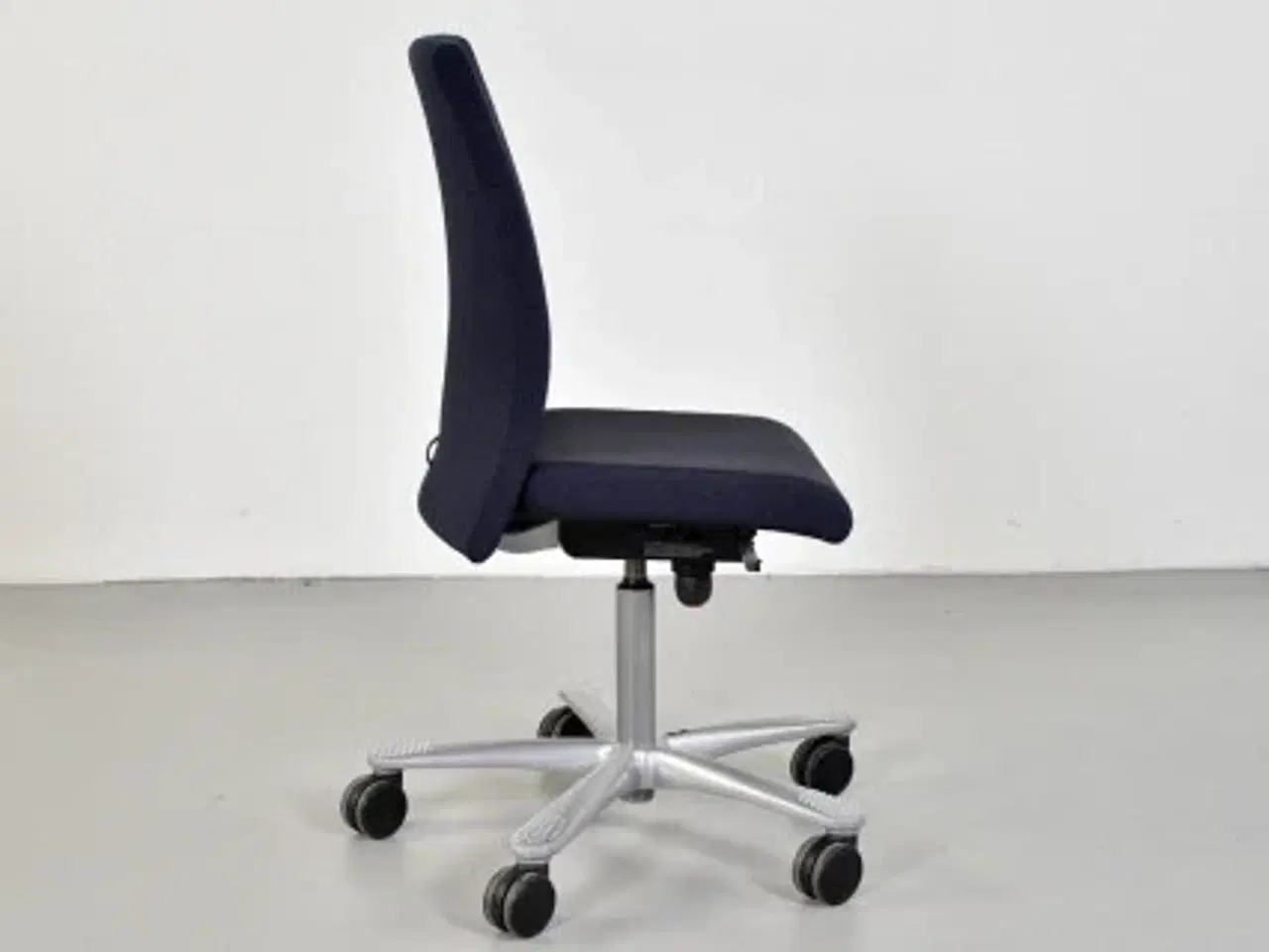 Billede 4 - Häg h04 credo 4200 kontorstol med blåt polster og høj ryg