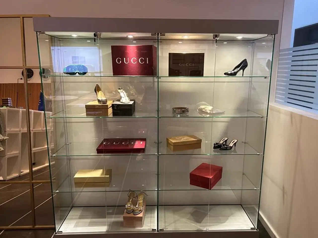 Billede 1 - Glasmontre + Tårn