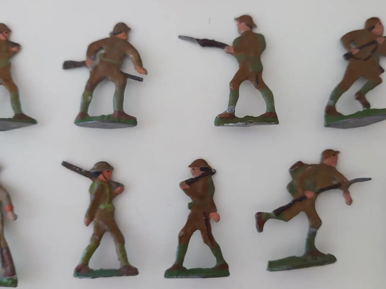 Billede 4 - 92 stk miniature tinfigurer af soldater, biler mm.