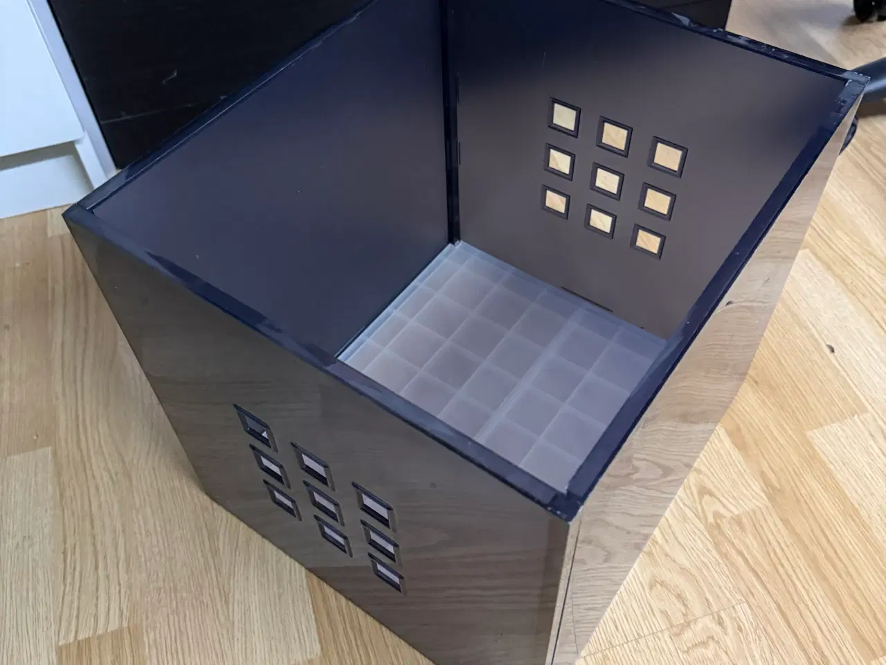 Billede 5 - Runddeler med plastik og stofkasser