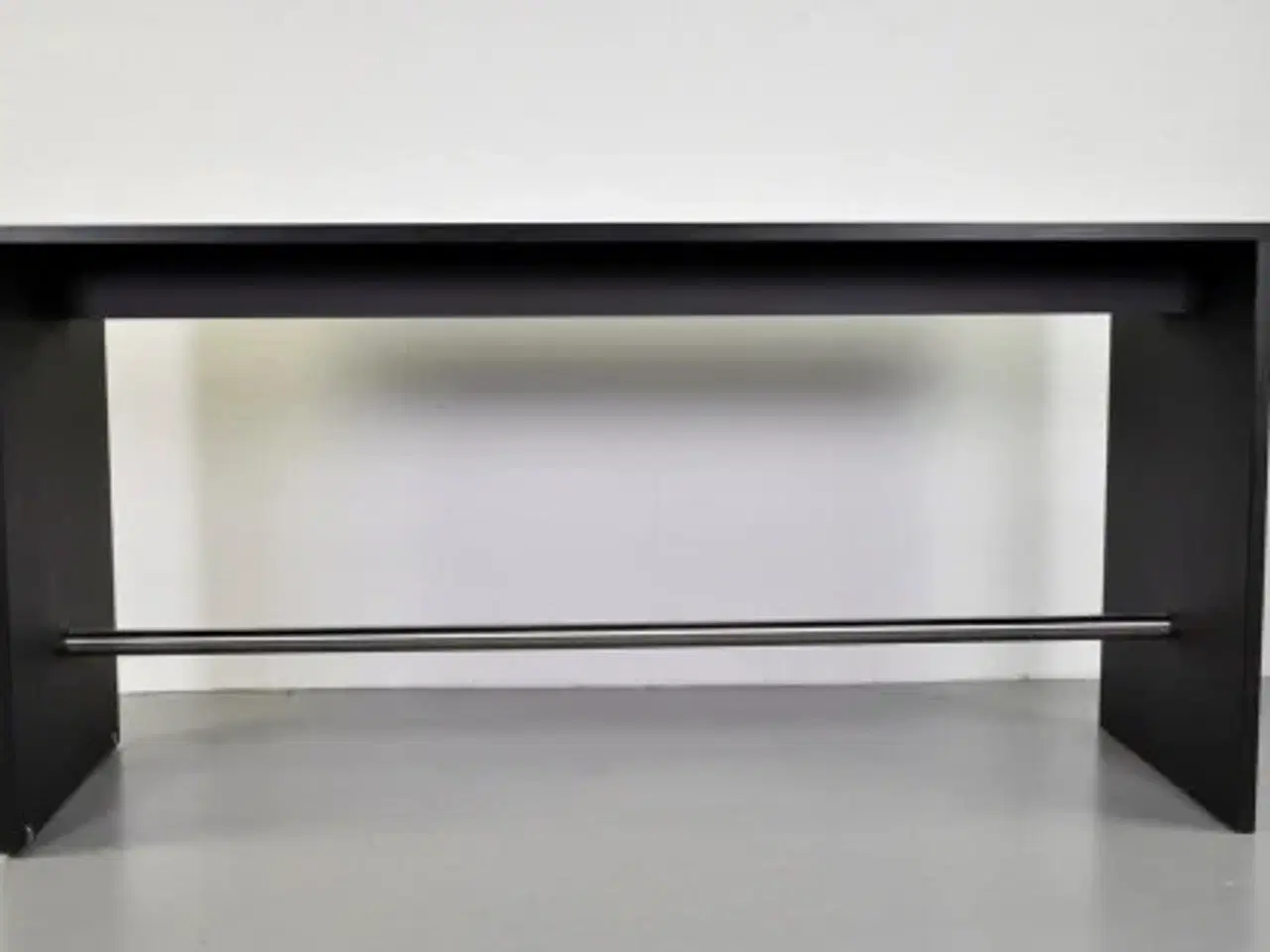 Billede 5 - Højbord/ståbord fra zeta furniture i sort linoleum
