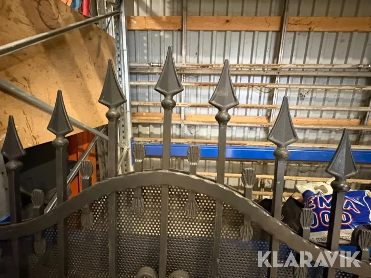 Billede 9 - Jernport og låge