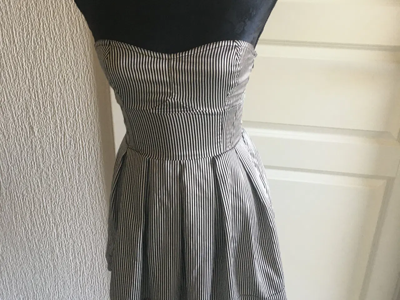 Billede 4 - Helt ny stropløs Second female top str. 36