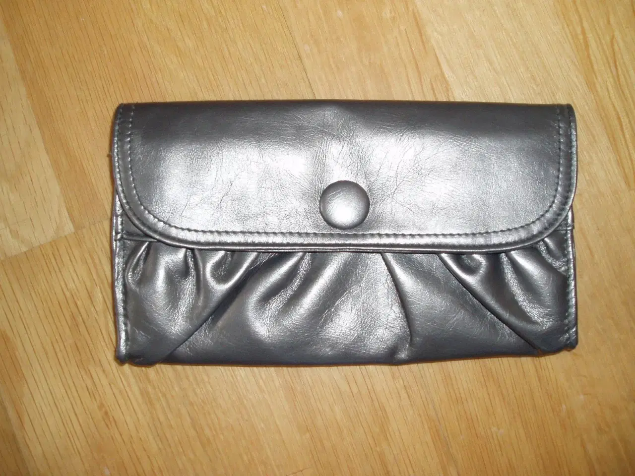 Billede 1 - Lille kuverttaske med magnetlås