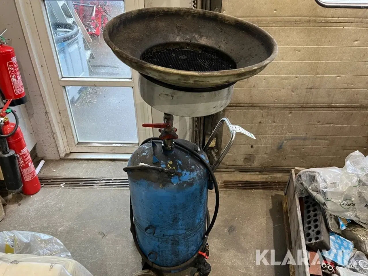 Billede 1 - Olieopsamling Alfa bakke og beholder