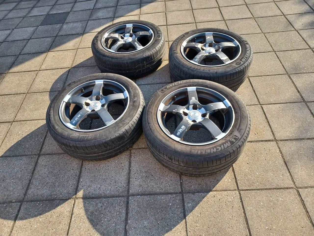Billede 2 - Peugeot / Citroen alufælge med sommerdæk.