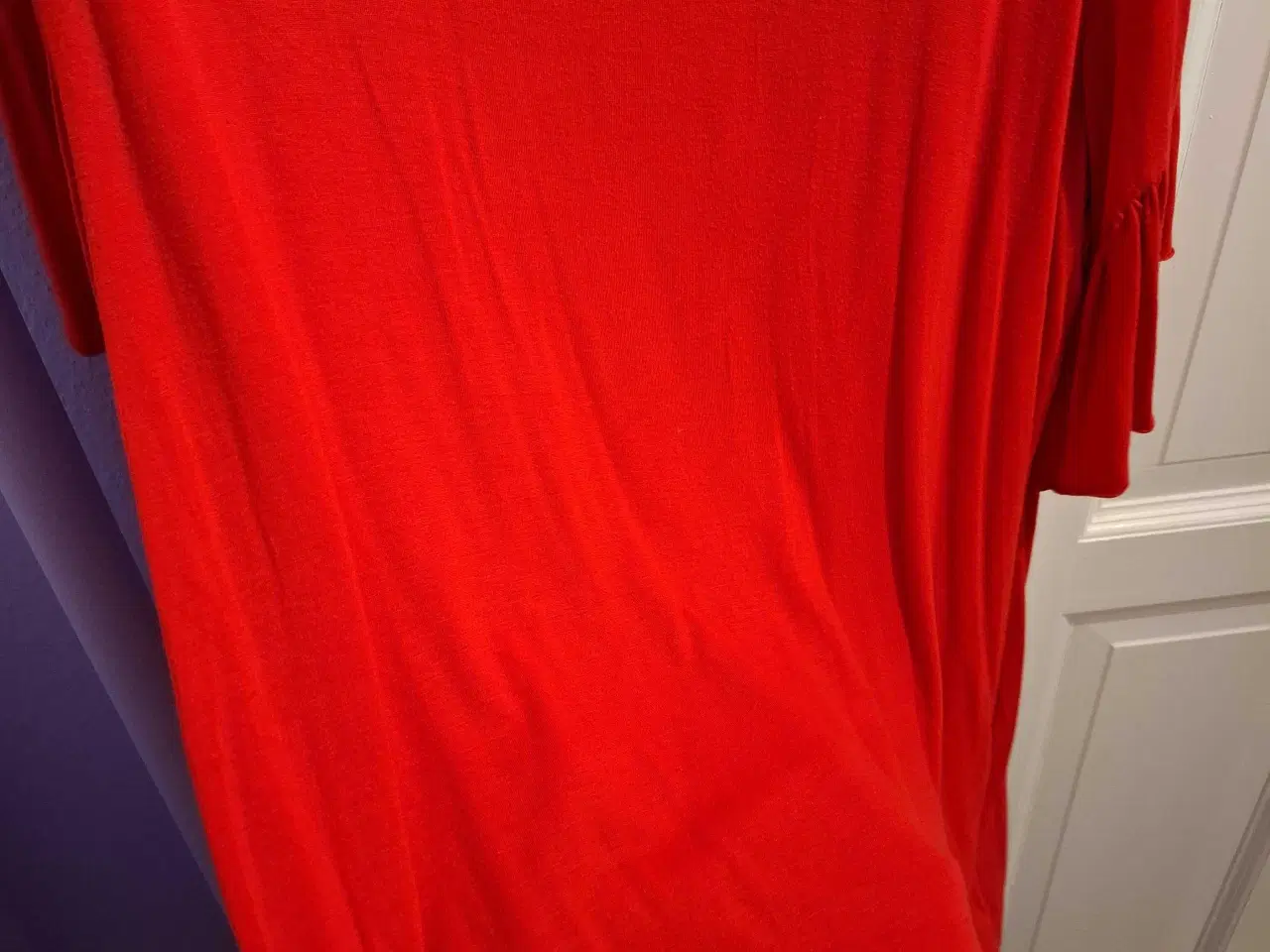 Billede 4 - Rød bluse i M fra Zizzi