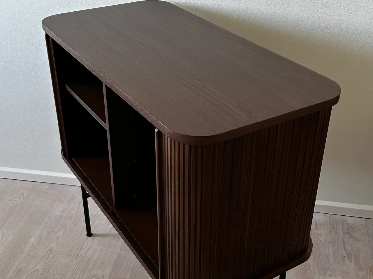 Billede 5 - Cabinet with sliding doors (H&M Home)