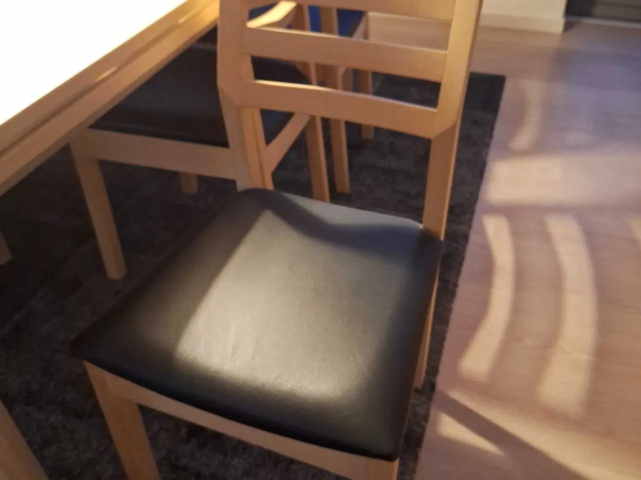 Billede 3 - Spisestue i vokset bøg