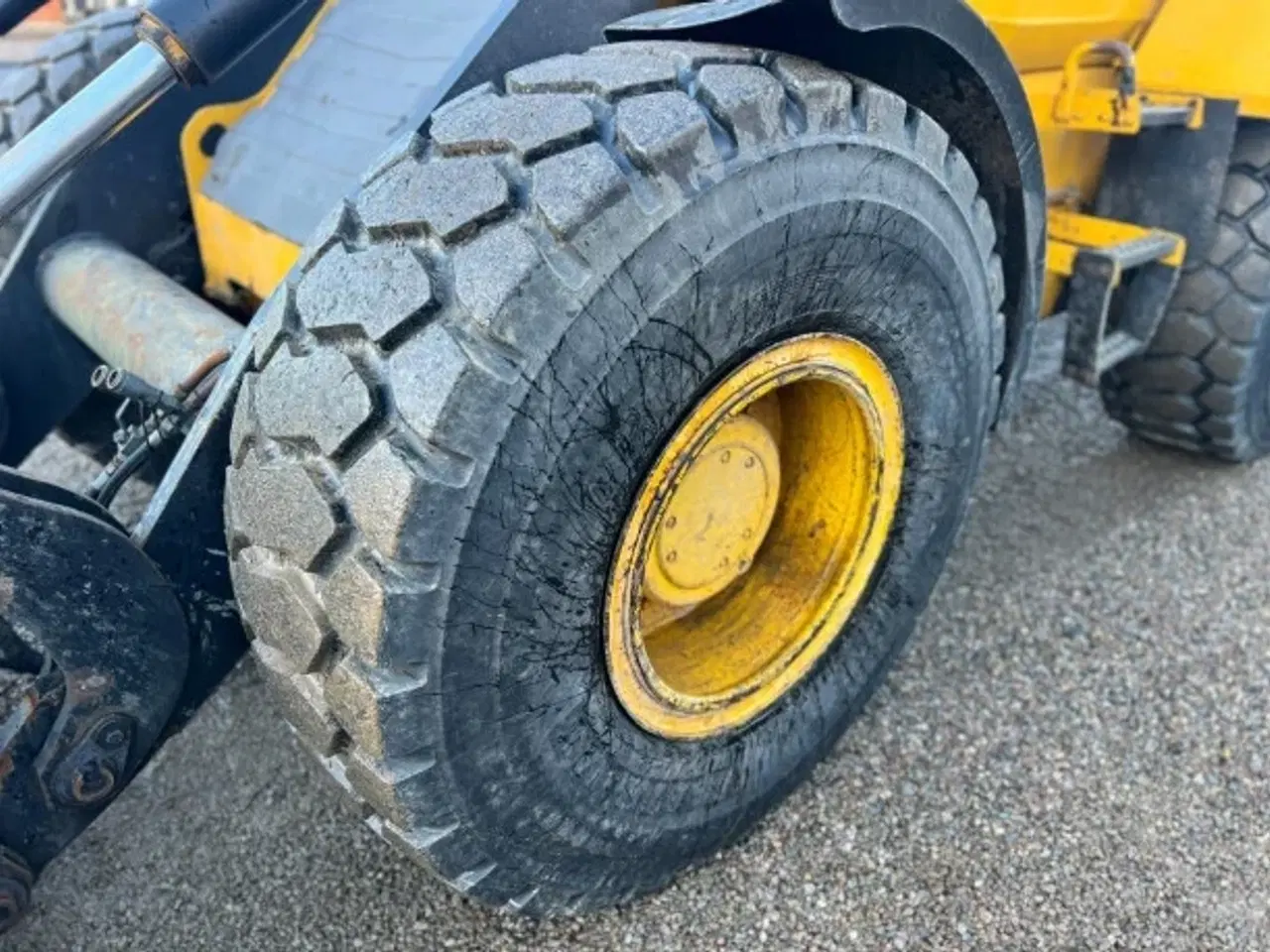 Billede 15 - JCB 426 - Gummiged / Nye dæk og skovl 