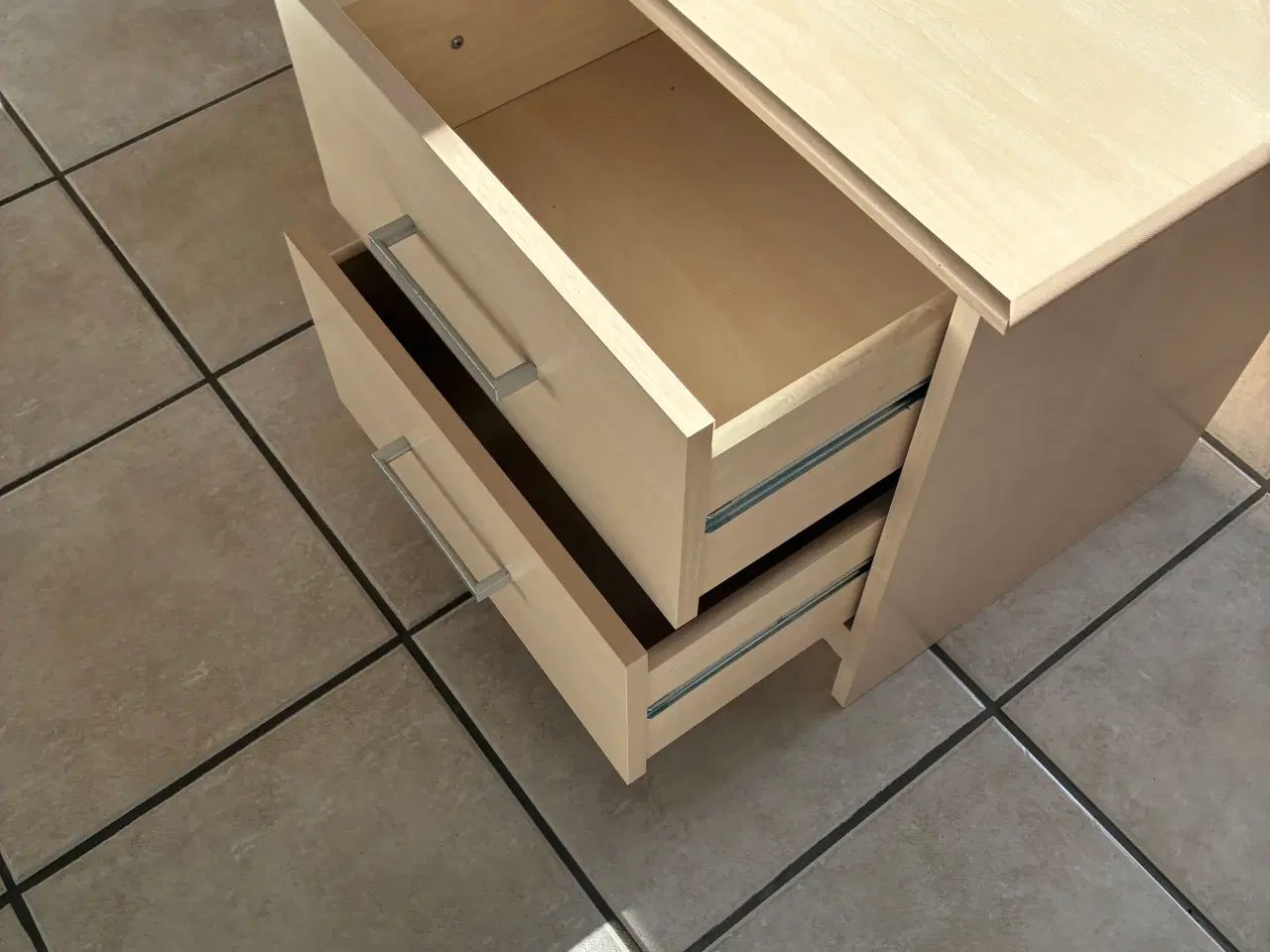 Billede 2 - 2 Sengebord m skuffer