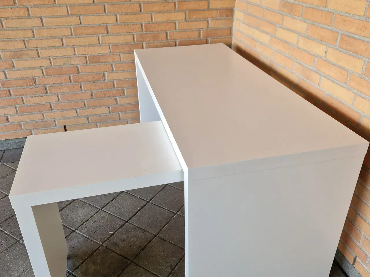 Billede 2 - Malm Skrivebord med udtræk 