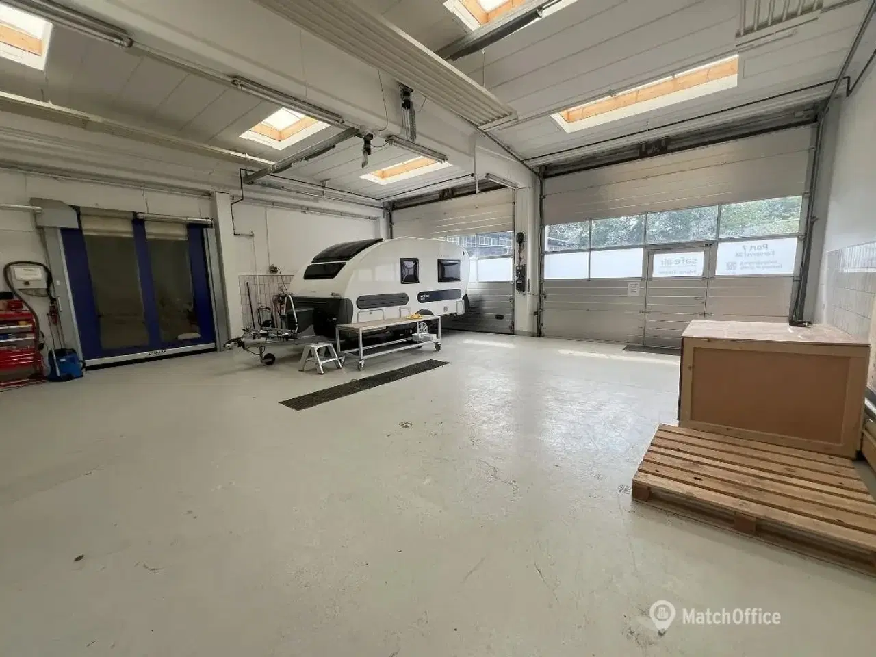 Billede 2 - Erhvervslejemål med 2 gode elporte - i alt ca. 280 kvm