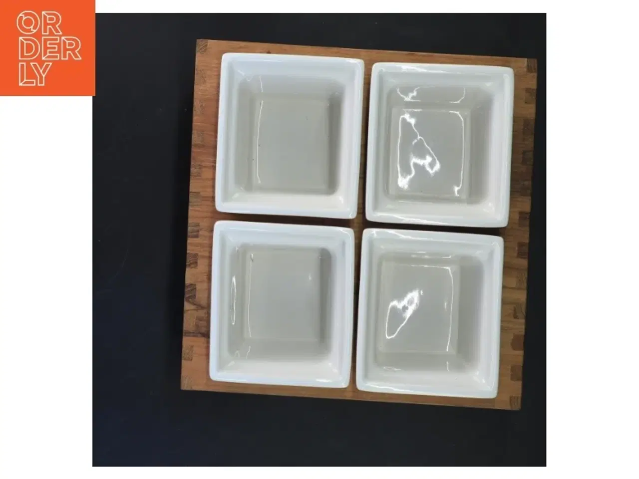 Billede 2 - Serveringssæt med træholder og porcelænskåle fra Trip Trap (str. 8,5x23x21 cm)