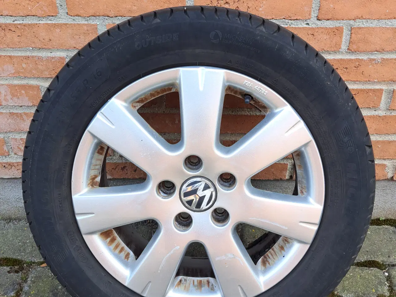 Billede 1 - Byd på VW sommerdæk på alufælge