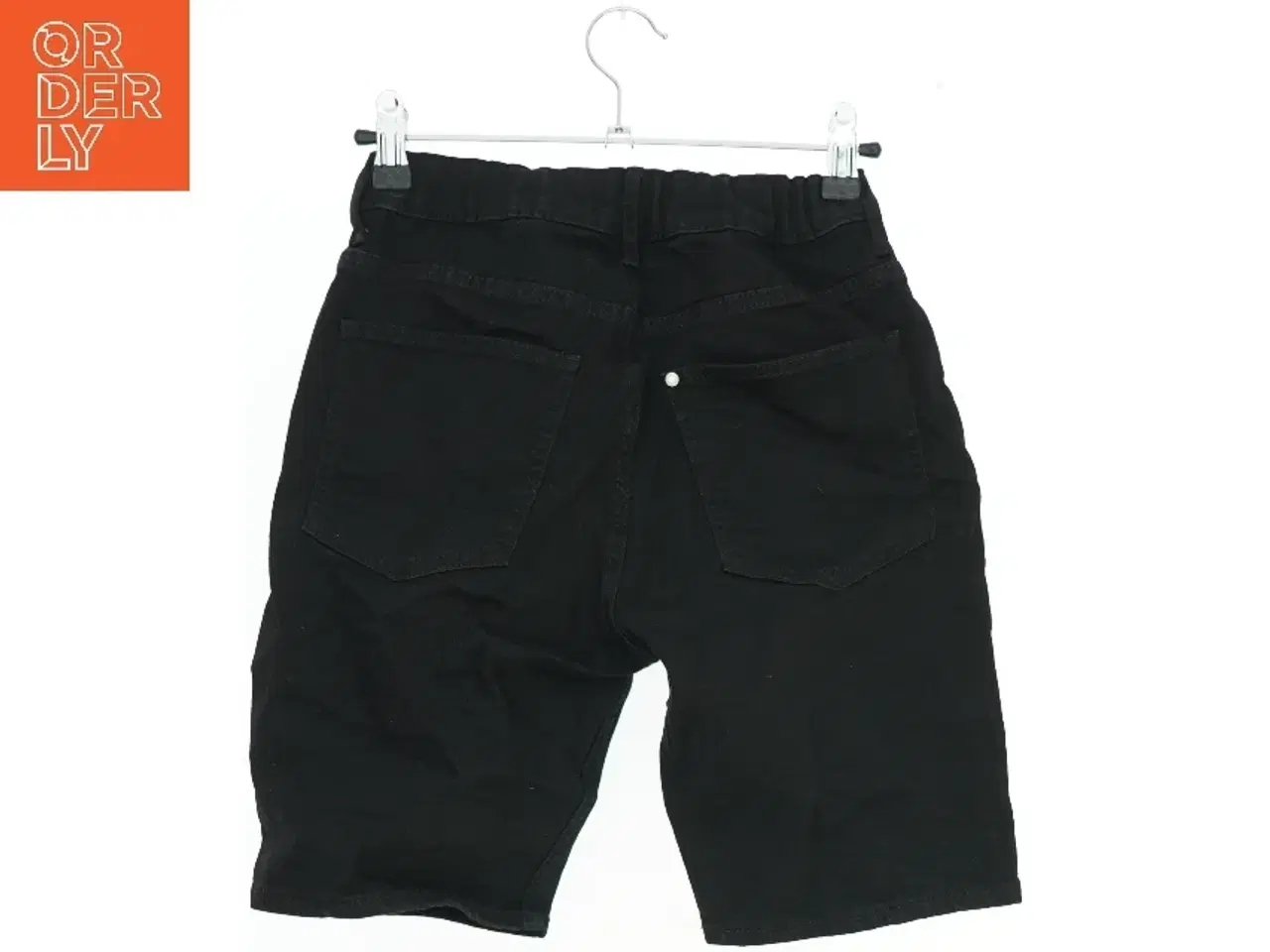 Billede 2 - Børne shorts i sort farve fra H&M (str. 152)