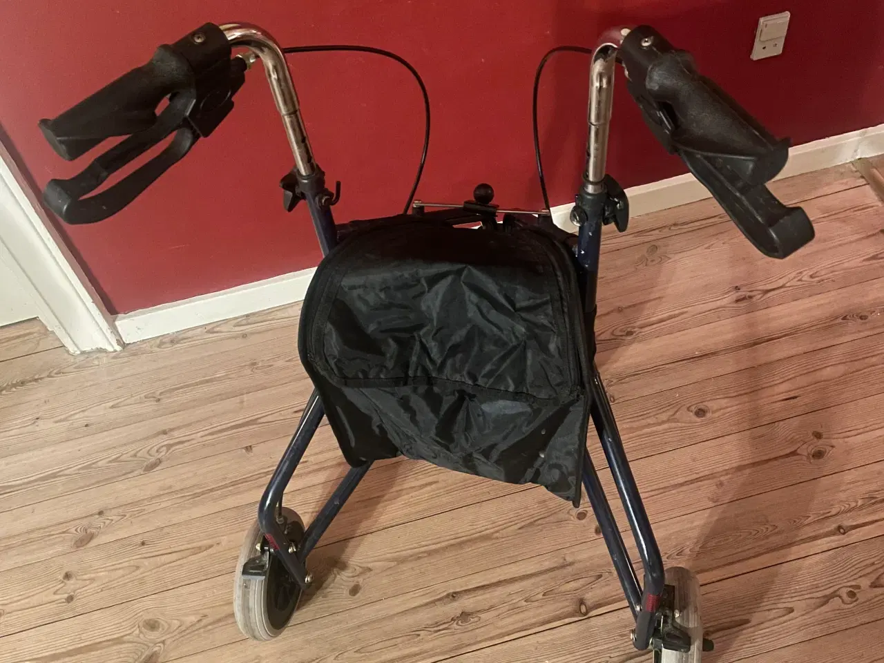 Billede 2 - Rollator 3-hjulet med taske