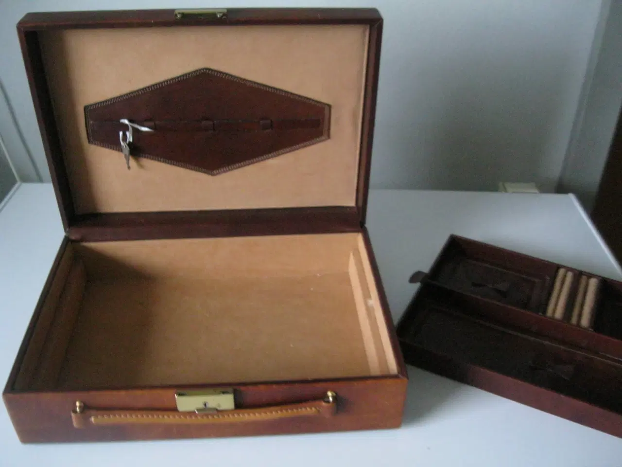 Billede 3 -  smykkeskrin læder og ruskind 32x22x10 cm. 