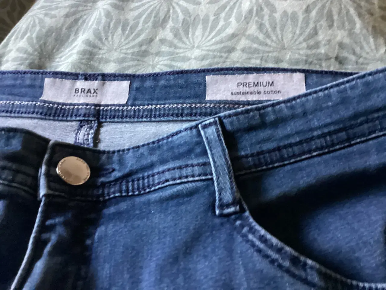 Billede 2 - Cowboybukser mrk.Brax blå denim