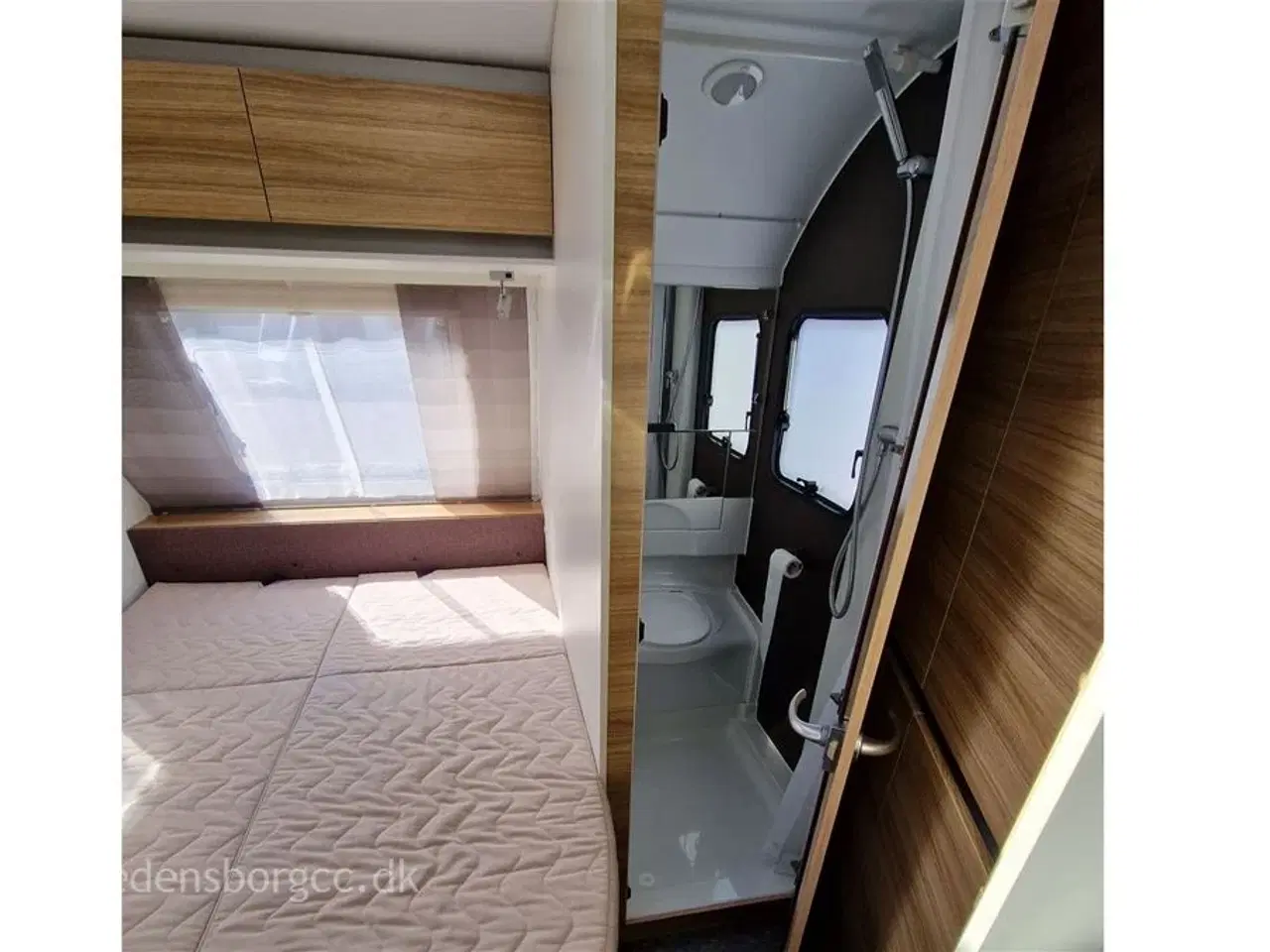 Billede 4 - 2017 - Adria Altea 472 PK   Velholdt vogn med køjer og mover.