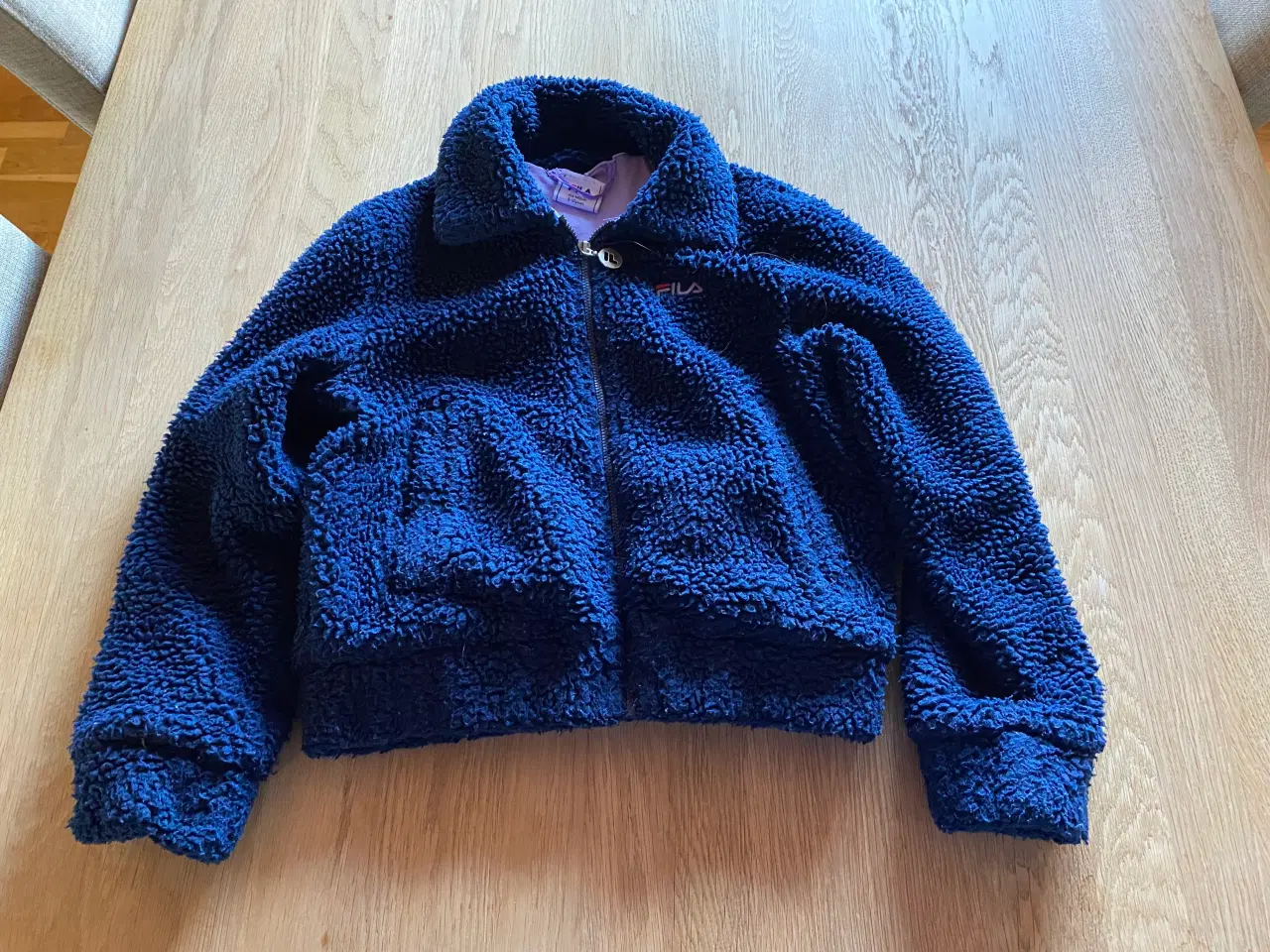 Billede 13 - Stribede jeans med god vide str. 134. Tshirt mm