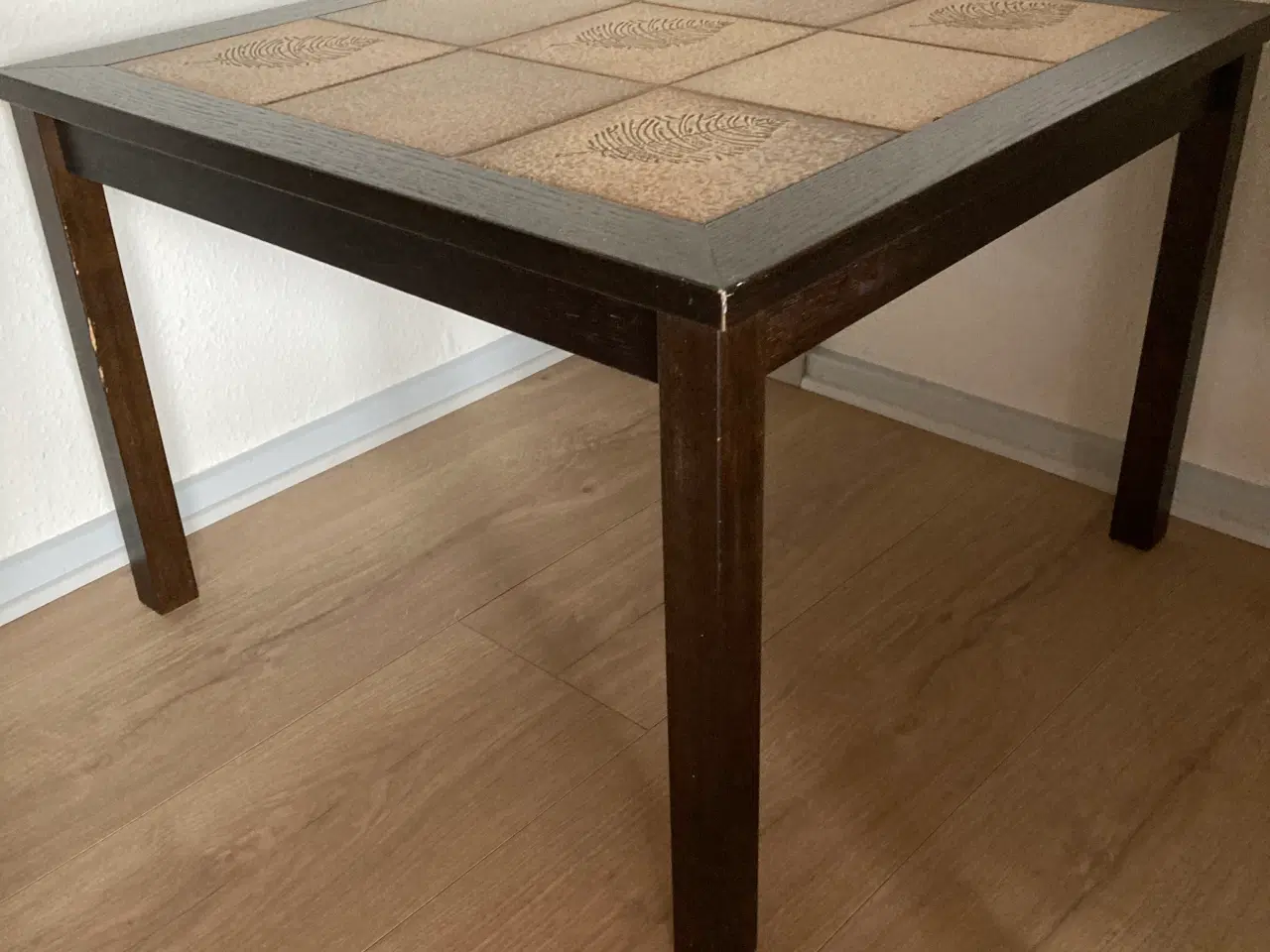 Billede 2 - Hjørnebord med kakler